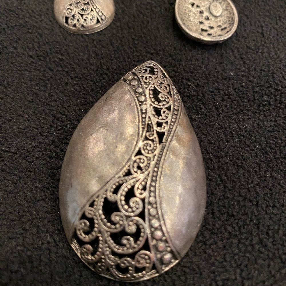 Premier Designs Pendant and Earrings-Retired